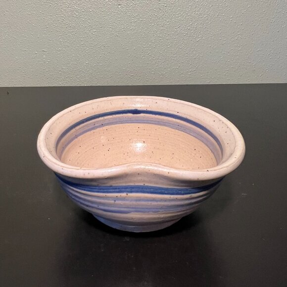 Vintage DAKOTA STONEWARE Handcrafted Heart Shaped Speckled Pottery Bowl 1989 - Picture 2 of 11